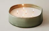 Zara Home Свеча ароматическая Pure Gardenia 590 г, растительный воск, аромат цветочный, Розовый — фото 1