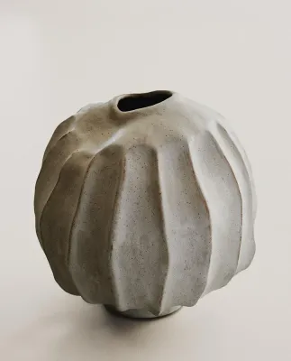 Zara Home Ваза из фарфора, 25 см