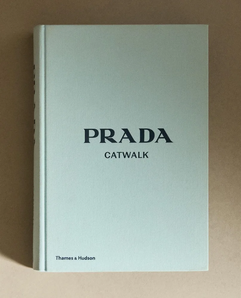 Prada Catwalk. Полная коллекция подиумных образов (на английском языке)