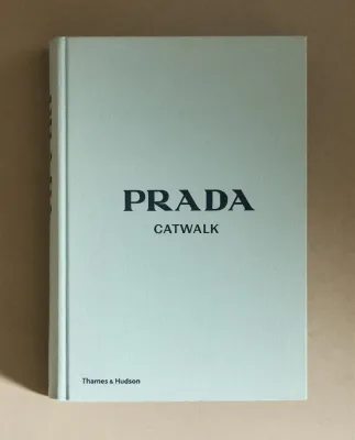 Prada Catwalk. Полная коллекция подиумных образов (на английском языке)