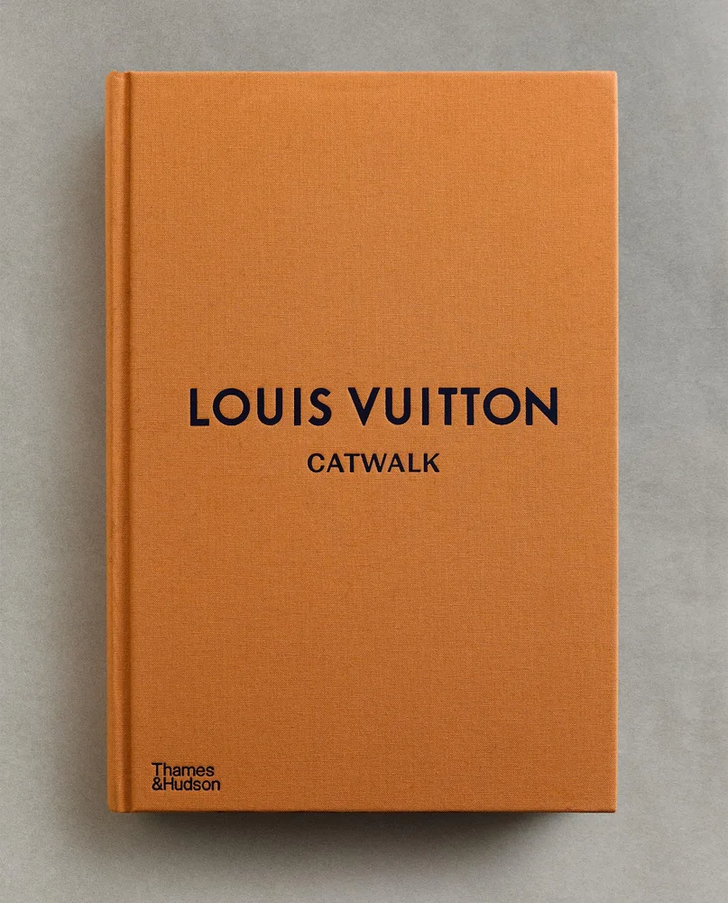 Louis Vuitton Catwalk. Полная коллекция подиумных образов (на английском языке)
