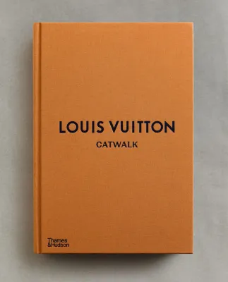 Louis Vuitton Catwalk. Полная коллекция подиумных образов (на английском языке)