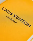 Louis Vuitton Catwalk. Полная коллекция подиумных образов (на английском языке) — фото 4