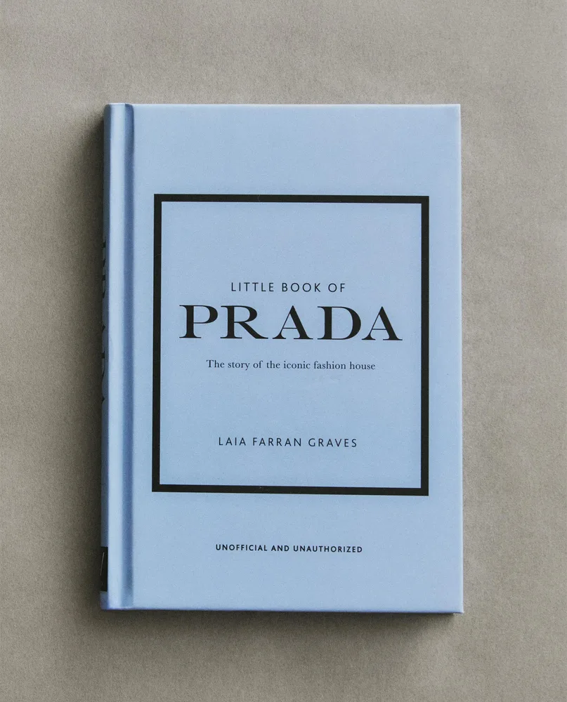 The Little Book of Prada. Иллюстрированная книга о модном доме Prada (на английском языке)