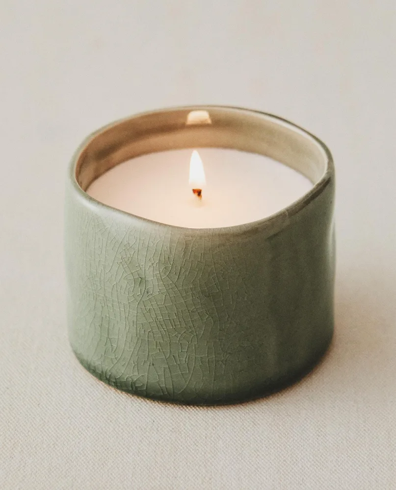 Zara Home Свеча ароматическая PURE GARDENIA 150 г, растительный воск, аромат цветочный, Белый
