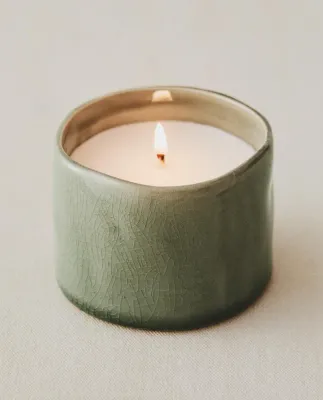 Zara Home Свеча ароматическая PURE GARDENIA 150 г, растительный воск, аромат цветочный, Белый