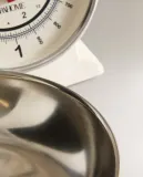 Zara Home Весы кухонные механические в стиле ретро, до 2 кг, стальная чаша — фото 5