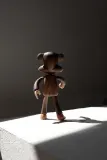 Статуэтка Boyhood Paul Frank Julius, дерево, 16 см, коричневая — фото 6