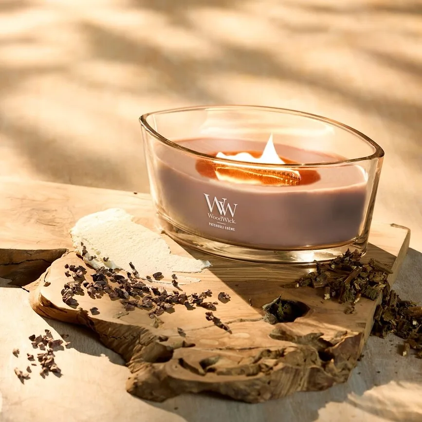 Свеча ароматическая WoodWick Hearthwick Patchouli Creme