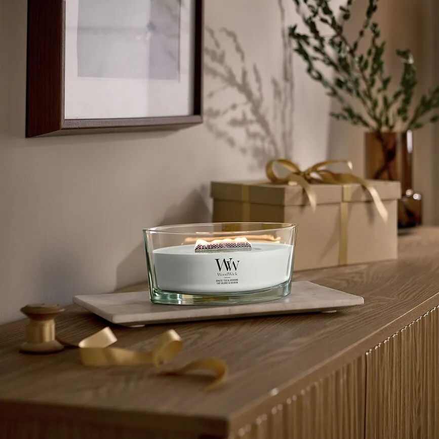 Свеча ароматическая WoodWick Hearthwick White Tea and Jasmine