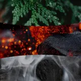 Свеча ароматическая WoodWick Hearthwick Wood Smoke — фото 3