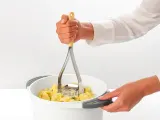 Толкушка Brabantia Tasty Plus, нержавеющая сталь, 28 см, жёлтая — фото 2