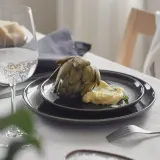 IKEA GLADELIG (ИКЕА ГЛАДЕЛИГ) — Тарелка десертная, тёмно-серый 20 см — фото 2