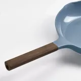IKEA KLIPPFISK (ИКЕА КЛИППФИСК) — Сковорода с антипригарным покрытием/дерево, тёмный серо-синий, 24 см — фото 6