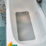 IKEA VALVATTNET (ИКЕА ВАЛВАТТНЕТ) — Коврик для ванны, серый, 33x84 см — фото 2