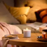 IKEA LOTSFÅGEL (ИКЕА ЛОТСФОГЕЛ) — Ароматическая свеча в стекле, розовые цветы бледно-розовая 40 ч — фото 2