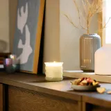 IKEA JUVELTRAST (ИКЕА ЙУВЕЛТРАСТ) — Свеча ароматическая в стекле, ваниль светло-жёлтая 50 ч. — фото 2