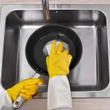 IKEA RINNIG (ИКЕА РИННИГ) — Перчатки для уборки, ярко-жёлтый/кремовый M — фото 2