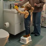 IKEA FÖRSIKTIG (ИКЕА ФЁРСИКТИГ) — Подставка-подиум детская, белый/бирюзовый — фото 3