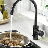 IKEA SALLSJÖN (ИКЕА САЛЛШЁН) — Смеситель кухонный с боковой рукояткой, чёрный — фото 3