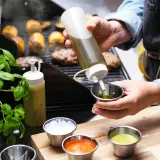 IKEA GRILLTIDER (ИКЕА ГРИЛЛТИДЕР) — Бутылка дозирующая, белая/прозрачная 330 мл — фото 2