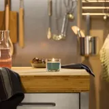 IKEA LOTSFÅGEL (ИКЕА ЛОТСФОГЕЛ) — Свеча ароматическая в стекле, Фиговый лист зеленый 20 ч — фото 2