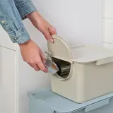 IKEA TRÖSKNING (ИКЕА ТРЁСКНИНГ) — Контейнер для мусора с крышкой, светло-бежевый 12 л — фото 3