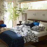 IKEA HÄRLIR (ИКЕА ХЭРЛИР) — Пододеяльник и 2 наволочки, белый чёрный/синий цветочный узор 200х200/50х60 см — фото 3