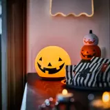 IKEA KUSTFYR (ИКЕА КУСТФИР) — Настольная лампа LED, тыква оранжевый — фото 3