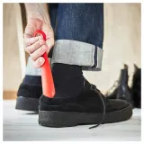 IKEA SNÖSKYFFEL (ИКЕА СНЁСКИФФЕЛ) — Рожок для обуви, яркий красный 18 см — фото 4