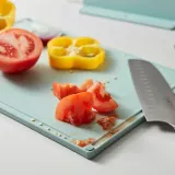 IKEA GUMMIHAJ (ИКЕА ГУММИХАЙ) — Подставка с 3 разделочными досками, разные цвета — фото 2