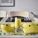 IKEA MATA (ИКЕА МАТА) — Набор посуды, слюнявчик и ложка, 4 шт., светло-жёлтый — фото 2