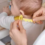 IKEA MATA (ИКЕА МАТА) — Набор посуды, слюнявчик и ложка, 4 шт., светло-жёлтый — фото 4