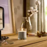 IKEA LOTSFÅGEL (ИКЕА ЛОТСФОГЕЛ) — Ароматическая свеча в стекле, сандаловое дерево и пачули коричневый 40 ч — фото 2