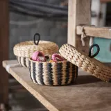 IKEA MÄVINN (ИКЕА МЭВИНН) — Коробка с крышкой, банановое волокно/чёрный узор в полоску — фото 3