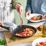 IKEA TAGGHAJ (ИКЕА ТАГГХАЙ) — Сковорода, антипригарное покрытие черная 24 см — фото 3