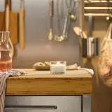 IKEA LOTSFÅGEL (ИКЕА ЛОТСФОГЕЛ) — Ароматическая свеча в стекле, ваниль, бледно-бежевая 20 ч — фото 2