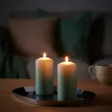 IKEA DAGLIGEN (ИКЕА ДАГЛИГЕН) — Свеча-столбик без запаха, светло серо-зелёная 14 см 40 ч — фото 3