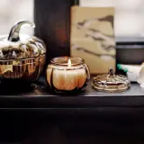 IKEA HÖSTAGILLE (ИКЕА ХЁСТАГИЛЛЕ) — Ароматическая свеча в стекле, пряная тыква/зелёный 20 ч — фото 2
