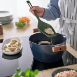 IKEA KNORRHANE (ИКЕА КНОРРХАНЕ) — Ложка-шумовка, тёмно-зелёная/антрацит 34 см — фото 2