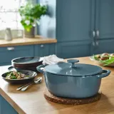 IKEA VARDAGEN (ИКЕА ВАРДАГЕН) — Жаровня с крышкой, эмалированный чугун светло-бежевый/тёмный серо-синий 5 л — фото 5