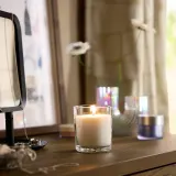 IKEA LOTSFÅGEL (ИКЕА ЛОТСФОГЕЛ) — Ароматическая свеча в стекле, аромат свежего белья белый 40 ч — фото 2