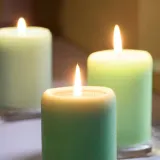 IKEA LOTSFÅGEL (ИКЕА ЛОТСФОГЕЛ) — Ароматическая свеча-столбик, яблоко зелёный 30 ч — фото 4