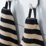IKEA SLÅNHÖSTMAL (ИКЕА СЛОНХЁСТМАЛ) — Полотенце для рук, чёрное/светло-бежевое в полоску 50x100 см — фото 3