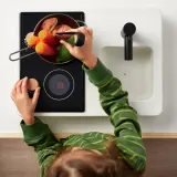 IKEA STENMUS (ИКЕА СТЕНМУС) — Игрушечная мини-кухня, белый/чёрный — фото 3