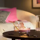 IKEA LOTSFÅGEL (ИКЕА ЛОТСФОГЕЛ) — Ароматическая свеча в стекле, 3 фитиля, красные ягоды, светло-розовый 25 ч. — фото 2