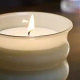 IKEA JUVELTRAST (ИКЕА ЙУВЕЛТРАСТ) — Ароматическая свеча в стекле, розовые цветы бледно-бежевая 50 ч. — фото 4