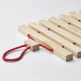 IKEA HALVNÄBB (ИКЕА ХАЛВНЭББ) — Подставка под горячее, раздвижная ярко-красный/сосна 16-32х20 см — фото 5