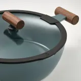 IKEA KLIPPFISK (ИКЕА КЛИППФИСК) — Сковорода-сотейник с крышкой, антипригарное покрытие/стекло/дерево серо-бирюзовый 28 см — фото 6
