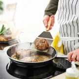 IKEA GRILLTIDER (ИКЕА ГРИЛЛТИДЕР) — Лопатка для гамбургеров, нержавеющая сталь/бук 30 см — фото 4